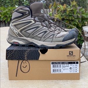 Salomon hiking boots size 10